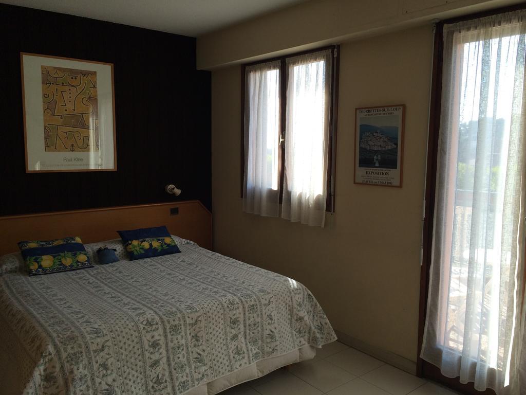 Mas De Vence - Hotel-Restaurant Стая снимка